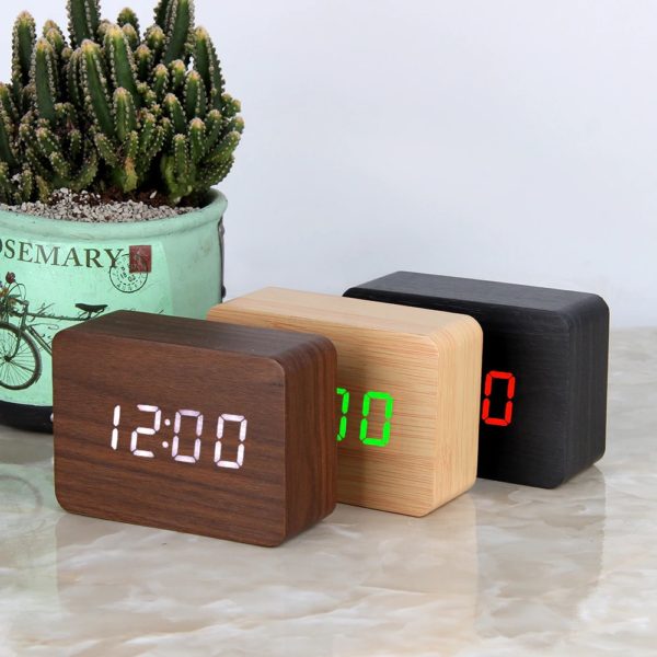 Relógio de Mesa em Madeira com Led Digital e Despertador